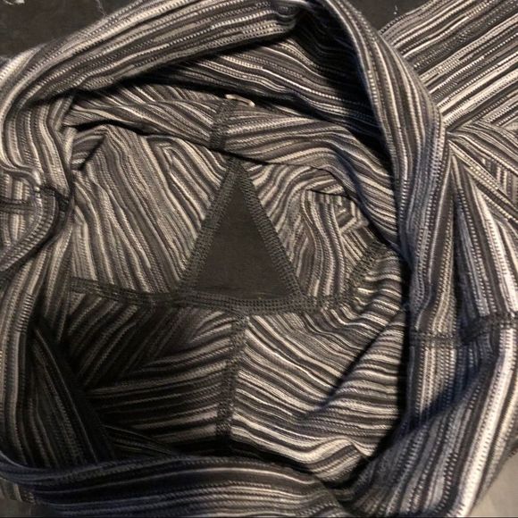 Lululemon WUP size 4 - Picture 11 of 11